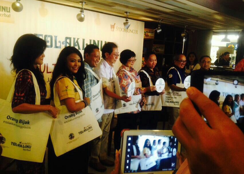 Perusahaan Harus Peduli Sampah Kantong Plastik